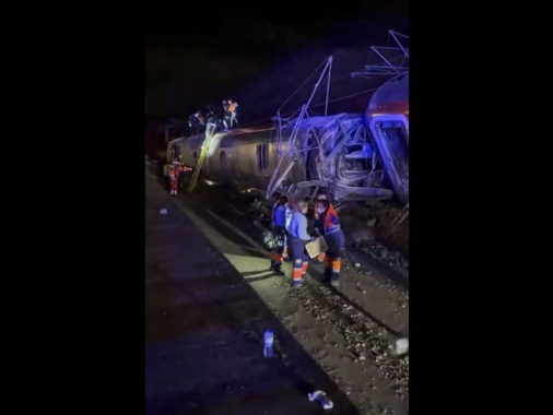 Sono salite a 10 le vittime del deragliamento di 2 treni in Spagna