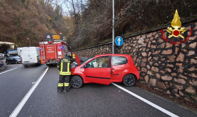 Schianto a Induno, soccorsa 23enne
