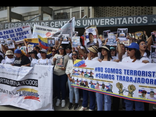 Venezuela, studenti in piazza per l'amnistia e la libertà dei prigionieri politici