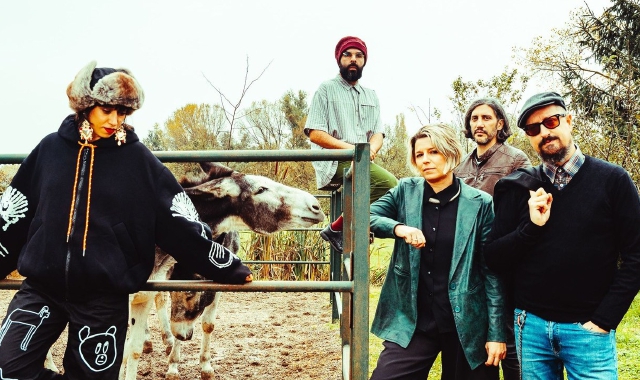 Sì! Boom! Voilà!: supergruppo nonsense