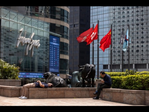 Borsa: l'Asia chiude in calo, si riaccendono i timori per l'Ia