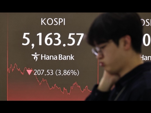 Borsa: l'Asia in rosso con i tecnologici, future Usa in calo