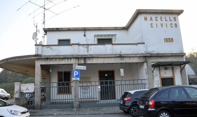 La commissione era stata convocata nell’ex macello di Belforte, luogo simbolo dei cantieri aperti in città