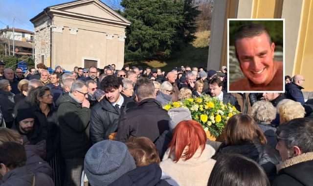 Folla per l'addio a Paolo Sosio