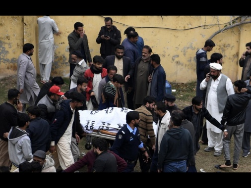 Salgono a 31 morti e oltre 100 feriti nell'esplosione a Islamabad