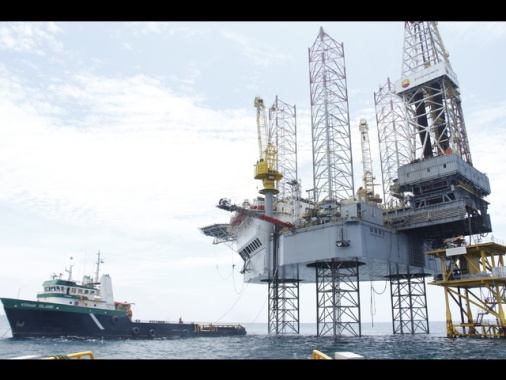 Petrolio contrastato, sale il Wti e arretra il Brent