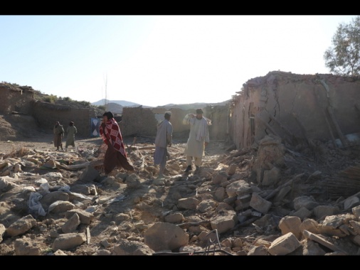 Afghanistan: decine di morti e feriti nei raid pakistani