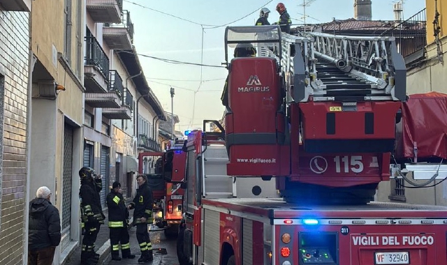 Vigili del fuoco in via Roma a Lonate Pozzolo