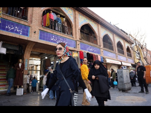 Media, la polizia nelle università in Iran per reprimere proteste