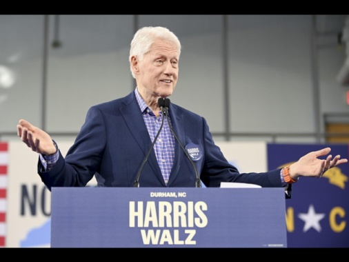 'Bill Clinton, Trump mi parlò della sua rottura con Epstein nel 2000'