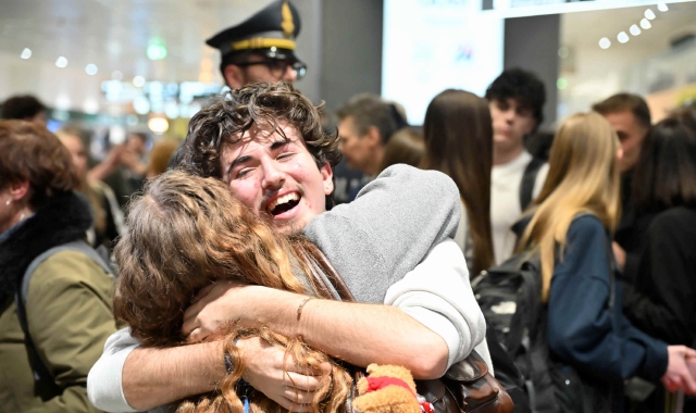 La gioia del rientro a Malpensa  (foto Angelo Puricelli)