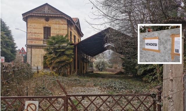 L’ex stazione del tram in viale Aguggiari col cartello che è in vendita