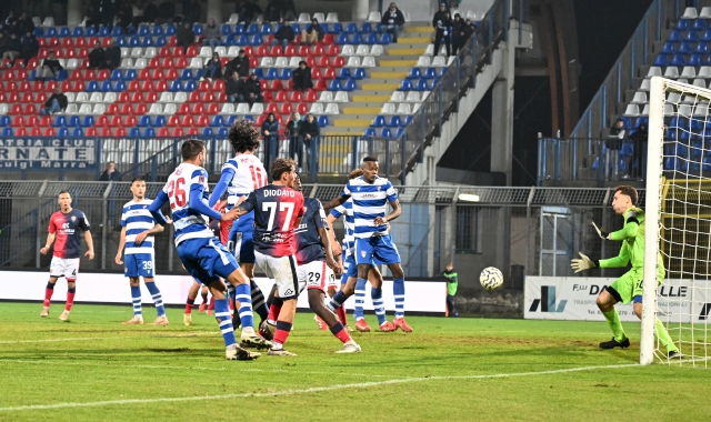Il gol di Mastroianni nella gara d’andata (foto Ghiotto)