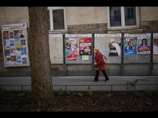 Francesi alle urne per i sindaci, a Parigi favorito l'erede di Hidalgo