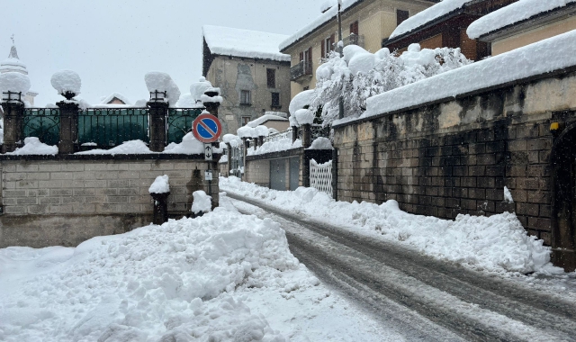 Craveggia dopo le forti nevicate della notte