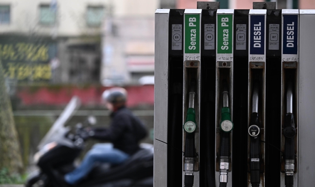 Carburanti, taglio di 25 centesimi al litro da oggi