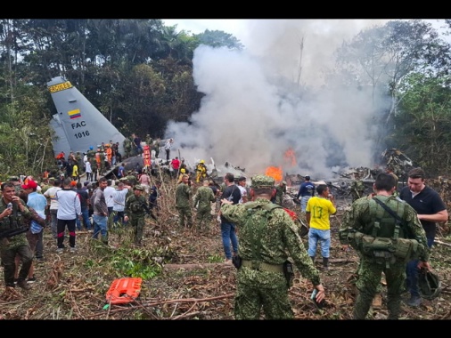 Aereo militare precipita in Colombia, 8 morti e oltre 80 feriti