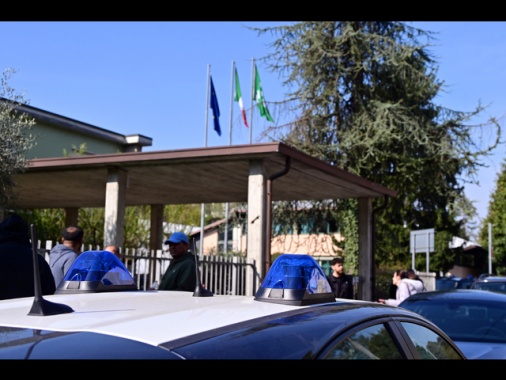 Prof accoltellata a scuola, il sospettato è uno studente di 13 anni