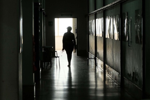 Sospeso prof accusato di molestie sessuali