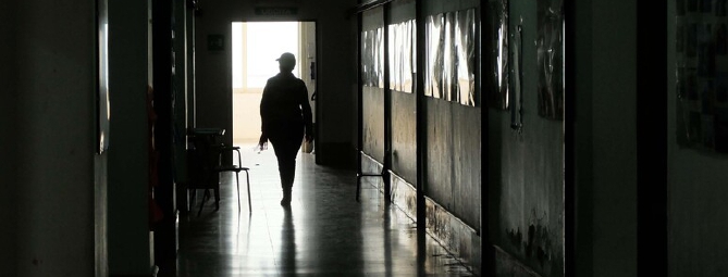 Sospeso prof accusato di molestie sessuali