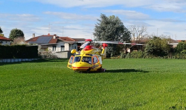 L’elicottero è atterrato a pochi metri dall’abitazione