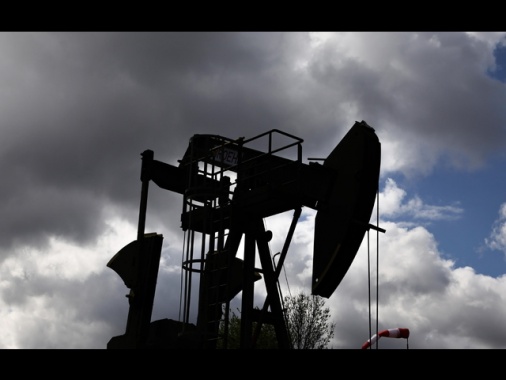 Il petrolio risale sopra i 105 dollari al barile, pesano le parole Trump su Iran