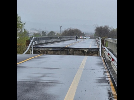 Ponte crollato sul Trigno, aperto un fascicolo in Procura