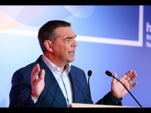 L'ex premier greco Tsipras prepara un nuovo partito, 'pronto a settembre'