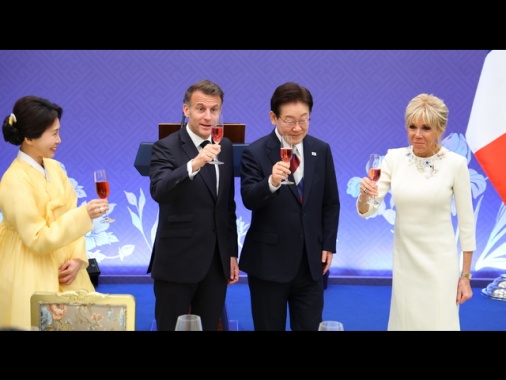 Macron, 'una coalizione di indipendenti per l'autonomia da Cina e Usa'