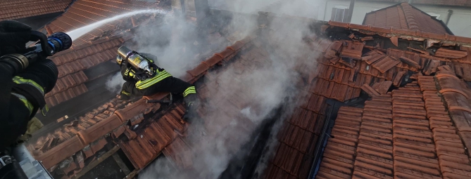 Palazzo evacuato, il Comune offre alloggi in albergo