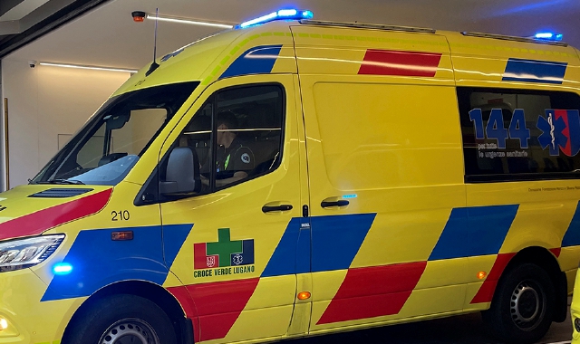 Precipita in una scarpata durante la notte: gravissimo