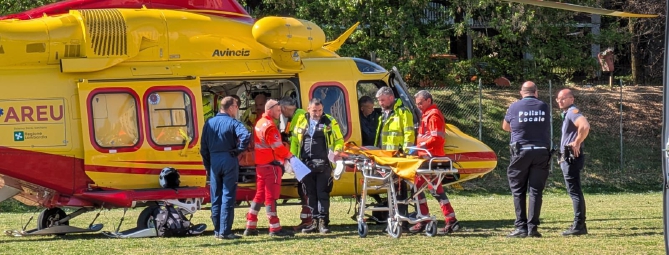 Anziana a terra in gravi condizioni. Giallo a Saronno