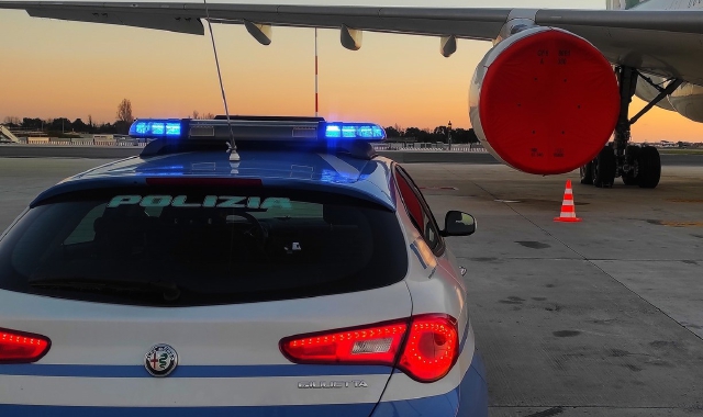 I tre ragazzi sono stati denunciati per vilipendio alla Repubblica. A gennaio imbrattarono a mano un veicolo della polizia di Stato parcheggiato a Malpensa 