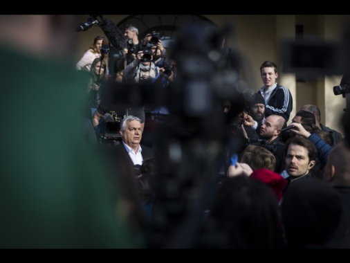 Orban vota, 'sono qui per vincere, la scelta del popolo va rispettata'