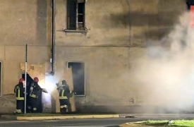 Casolare abbandonato in fiamme a Parabiago