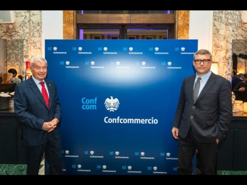 Confcom, a rischio quasi 1000 euro di potere d'acquisto in 2 anni