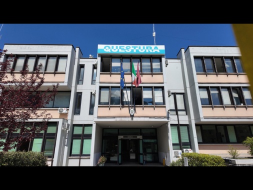 Morte avvelenate, confermata negatività alla ricina per il papà