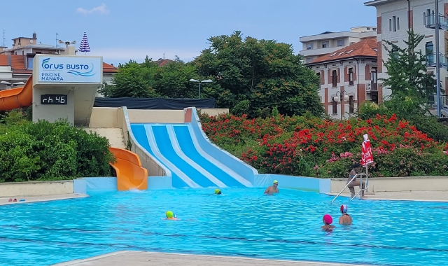 Al centro in senso orario, il sindaco Emanuele Antonelli, l’assessore Luca Folegani, 