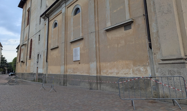 Le transenne intorno alla chiesa