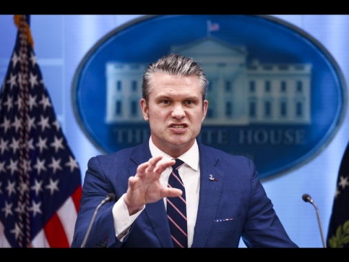 Axios, Dem presentano risoluzione d'impeachment contro Hegseth