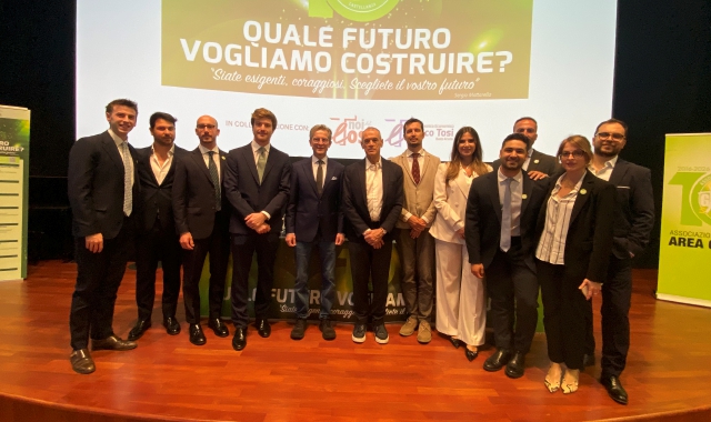 «Specie umana verso l’estinzione»: l’allarme di Cottarelli