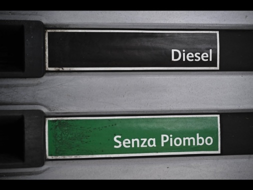 Mimit, cala ancora il prezzo medio self della benzina a 1,769 euro, gasolio a 2,124