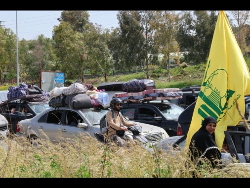 Libano in festa per la tregua, in migliaia cercano di tornare a casa