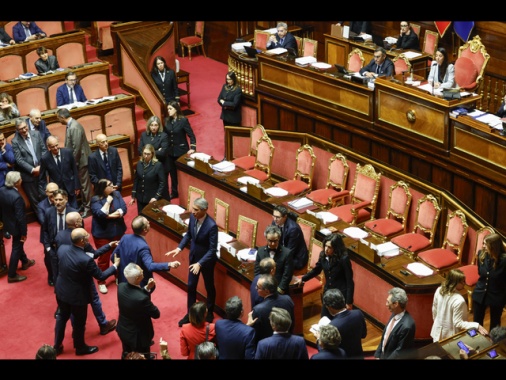 Il Senato approva il dl sicurezza, ora di corsa alla Camera per ok finale