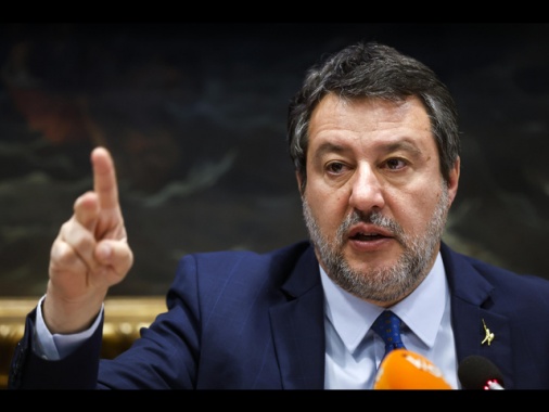 Salvini, 'l'Ue dice di spegnere i riscaldamenti, non sono normali'