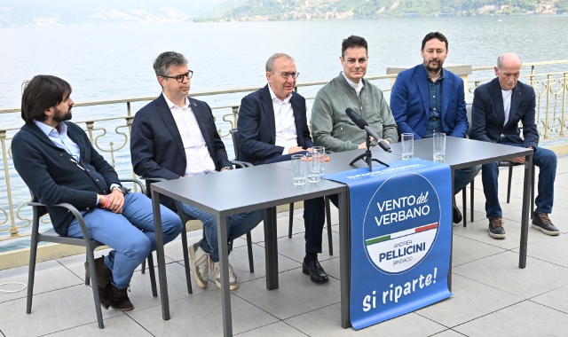 Andrea Pellicini ha presentato la sua candidatura a sindaco sulla terrazza in riva al lago  (foto Angelo Puricelli)