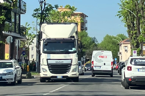 Busto assediata dai camion