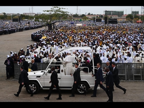 Il Papa in Angola, guarite dalla corruzione, condividete i beni