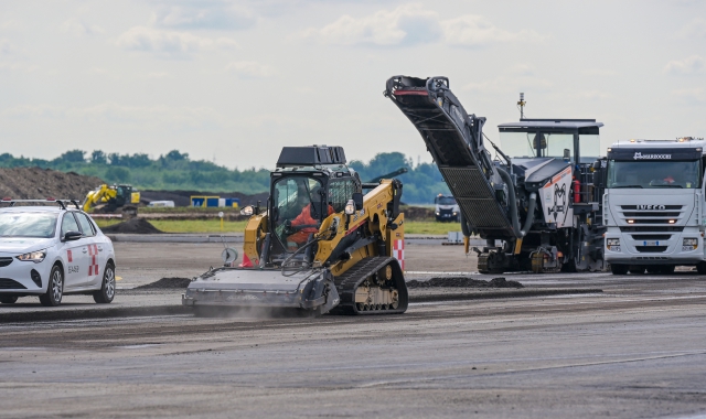 I lavori alla pista 35L di Malpensa (foto Stefano Benvegnù)