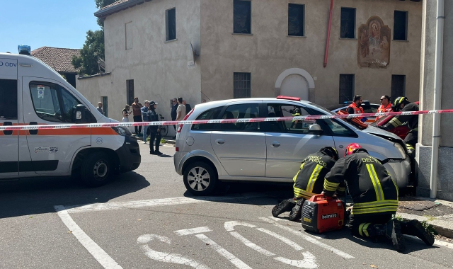 Scontro fra due auto: soccorso bambino di 9 anni